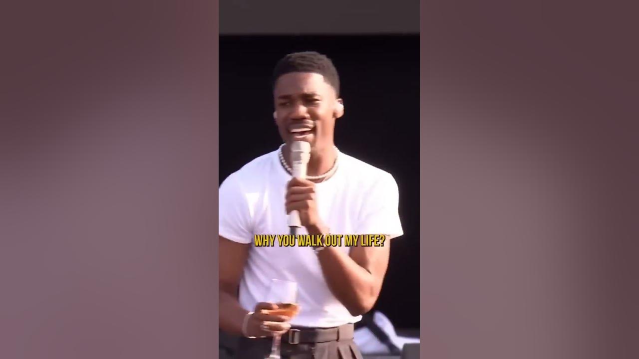 Giveon’s was fine at #wirelessFest performing “Heartbreak Anniversary” with a glass of wine in hand.