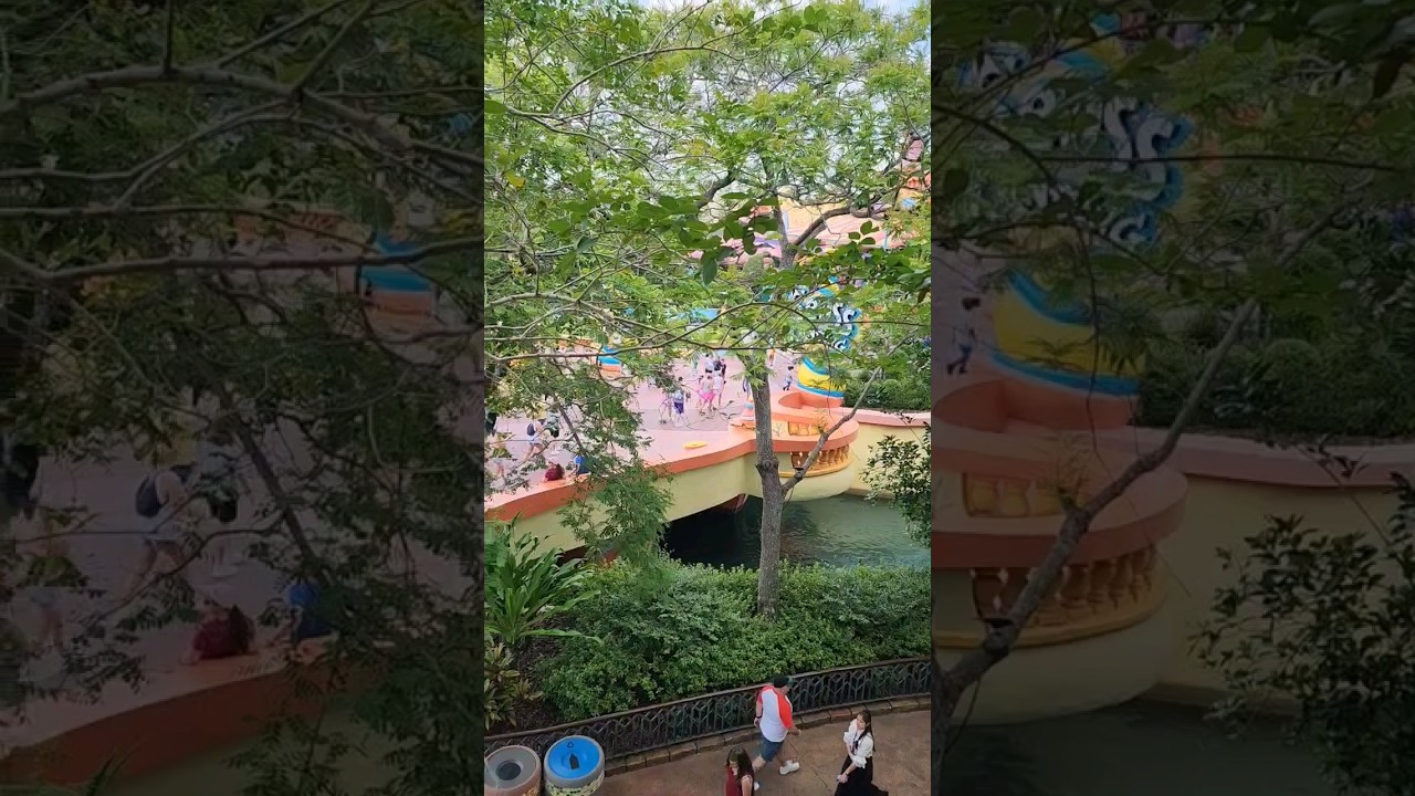 Enjoying Universal Orlando Navigator's Club views