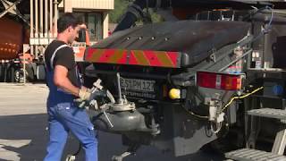 Putzmeister: Cleaning of a truckmounted concrete pump