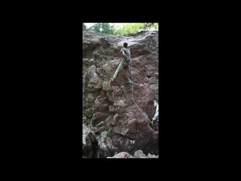 パラグーの皆さんご遠慮下さい 5.11d　北海道・占冠・赤岩青巌峡・こうもり岩