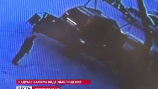 ⁣Эвакуатор опрокинулся в Ангарске во время выгрузки автомобиля
