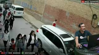 Betapa Bahayanya Isap Rokok Dalam Kereta..