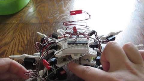 3D printed hexapod: Controling 27 servos via an Arduino