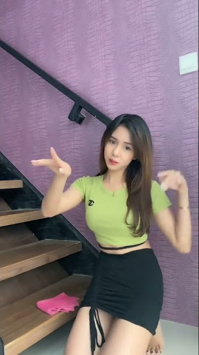 PEMBANTU YANG JAGO GOYANG