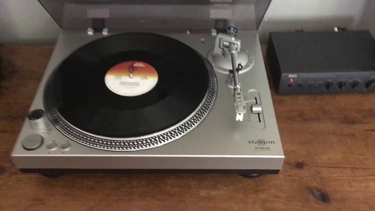 Stanton STR8-30 Turntable - YouTube