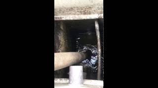 видео Прочистка канализации в поселке Развилка