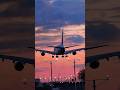 هبوط طائرة A380 عند غروب الشمس طيران الإمارات إيرباص غروب الشمس 