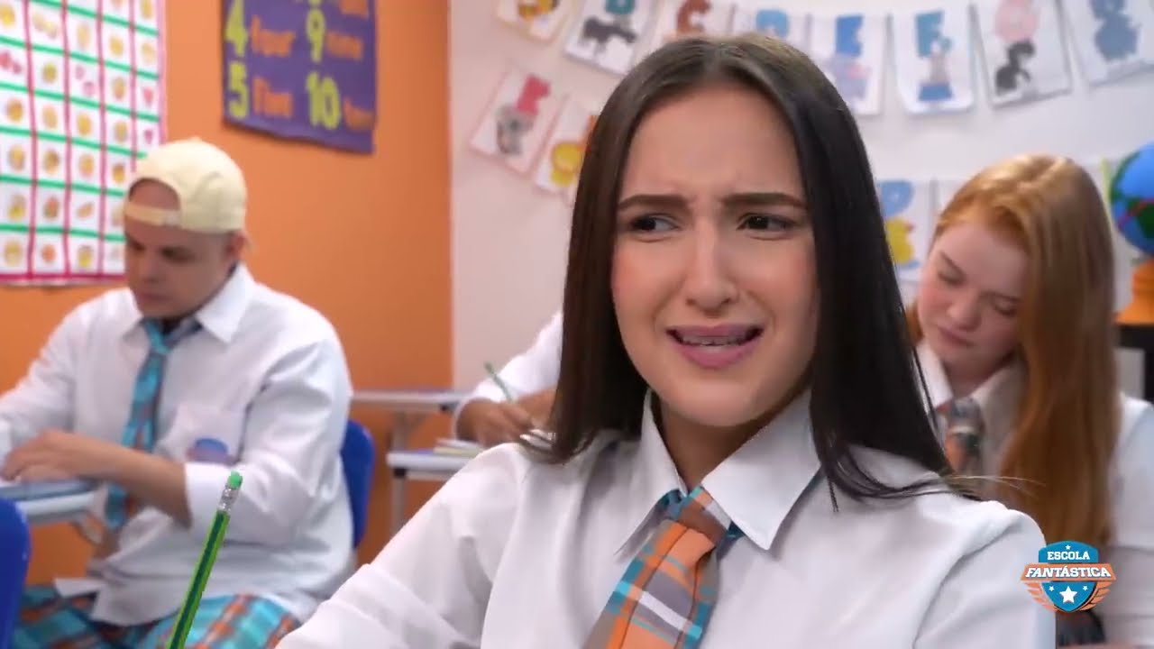 A DIRETORA PASSOU MAL DURANTE A AULA !!!