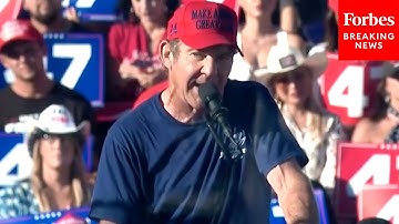 Dennis Quaid Tells Trump Rally He