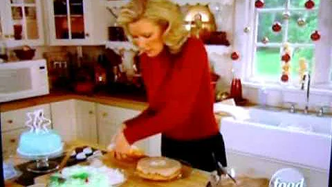 Sandra Lee and the famous Kwanzaa Cake (Food Netwo...
