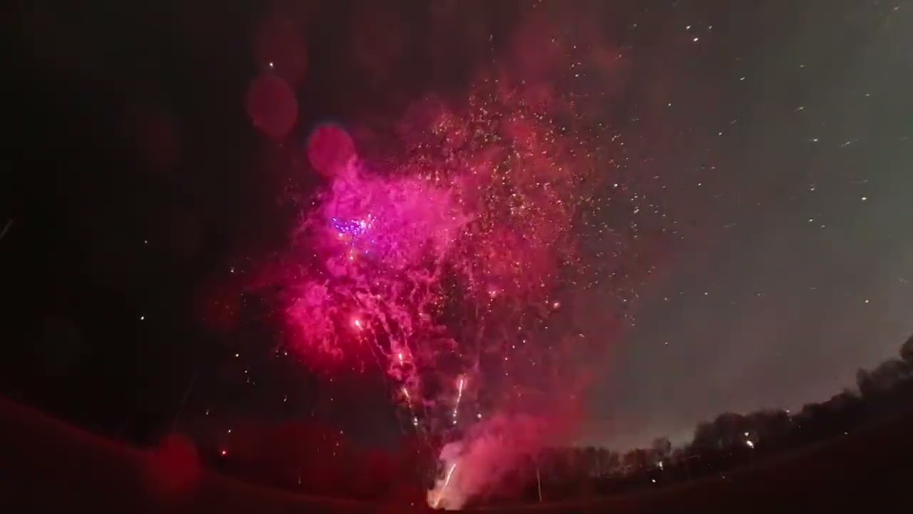 Großes Silvester Feuerwerk 25/26 mit heftigen FInale aus Funke, SR Pyro, Röder Feuerwerk und El Gato