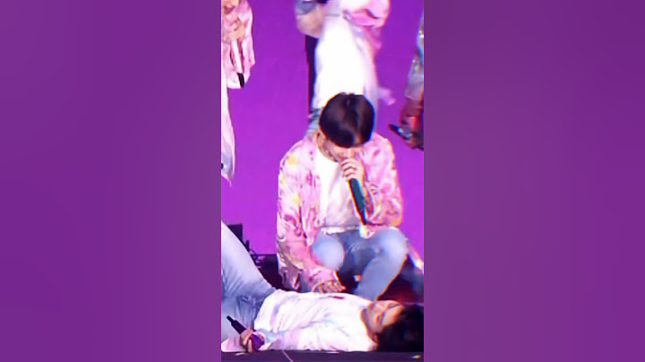 Taehyung touching Jungkook's heart | Jungkook pretends to faint on stage | #taekook #bts