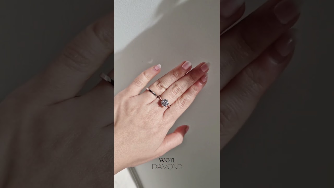 Classic 6 Claw 2ct Round Brilliant Engagement Ring ✨ 