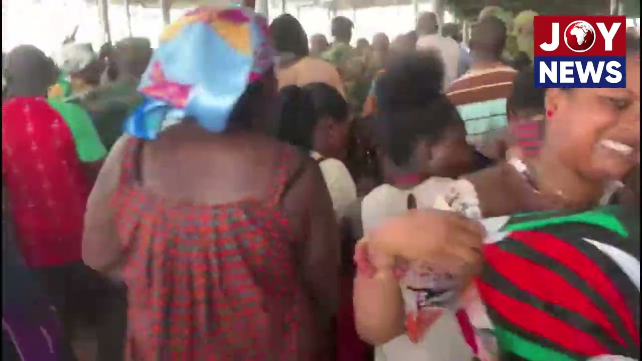 Watch how some residents of Takoradi welcomed President John Mahama to the Western Region.