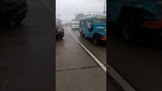 ANG BILIS NYO MAGPATAKBO MADULAS ANG DAAN#keepsafe #cars#shortsvideo #viralshort #trendingshorts