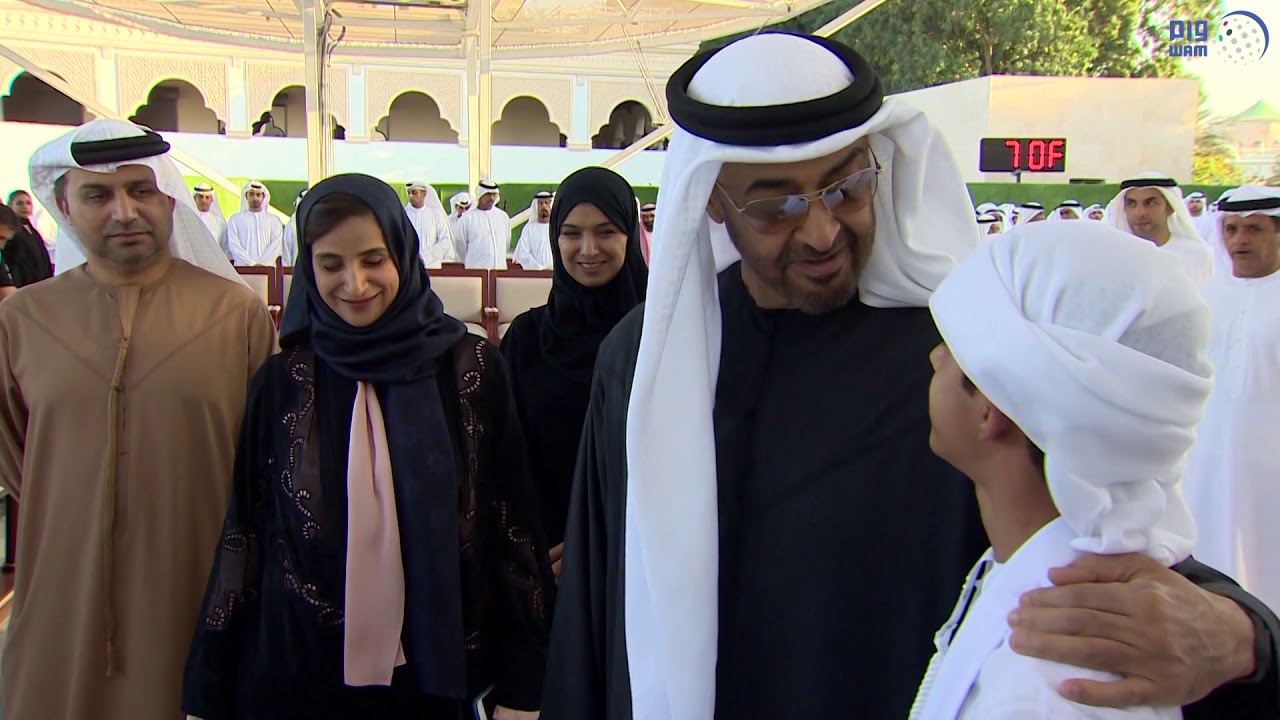 محمد بن زايد يلتقي الطلاب المشاركين في 