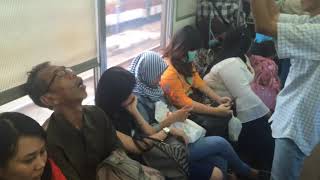 Tidak Sengaja 2 Gadis Duduk Di...