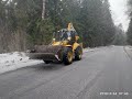 Экскаватор-погрузчик New Holland  LB 115 B Боремся с ямами на дороге.