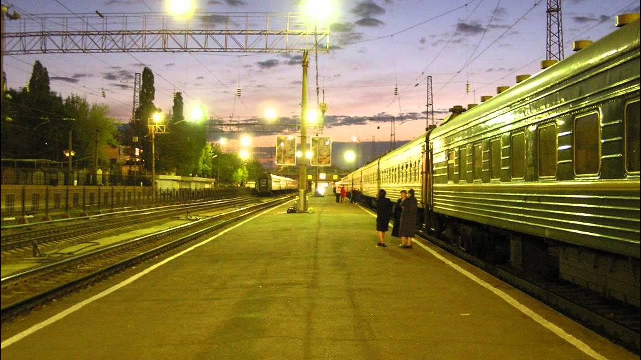 Перрон. Перрон вокзала. Железнодорожный перрон. Поезд на перроне. Включи станция лето