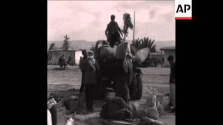 SYND 18 2 68 JORDANIAN REFUGEES AT THE BORDER WITH ISRAEL IN WAKE OF SHELLING
