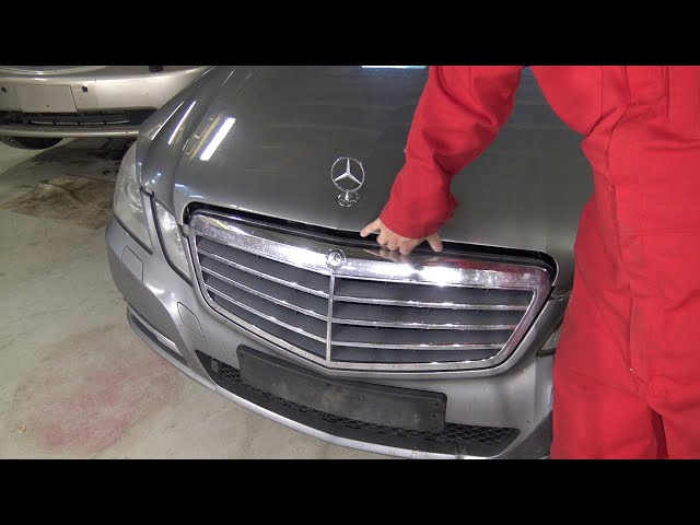 Opening the bonnet Mercedes-Benz E-Class 2002 - 2010