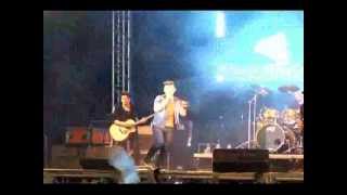 Gabriel Valim canta na última noite da Expoacre Juruá
