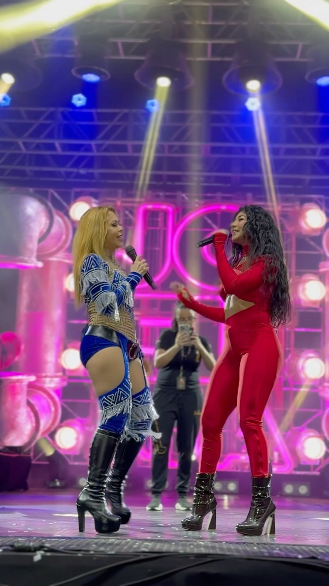 Zaynara cantando pra Joelma