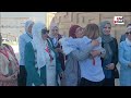 المواطنون يحتضنون ابنة الراحل أنور السادات أمام قبره تحيا مصر 