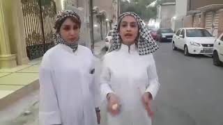 این دوتا دختر دشداشه عربی میپوشن تو اهواز راه میوفتن ، عکس‌العمل مردمو ببینید  😂🤣