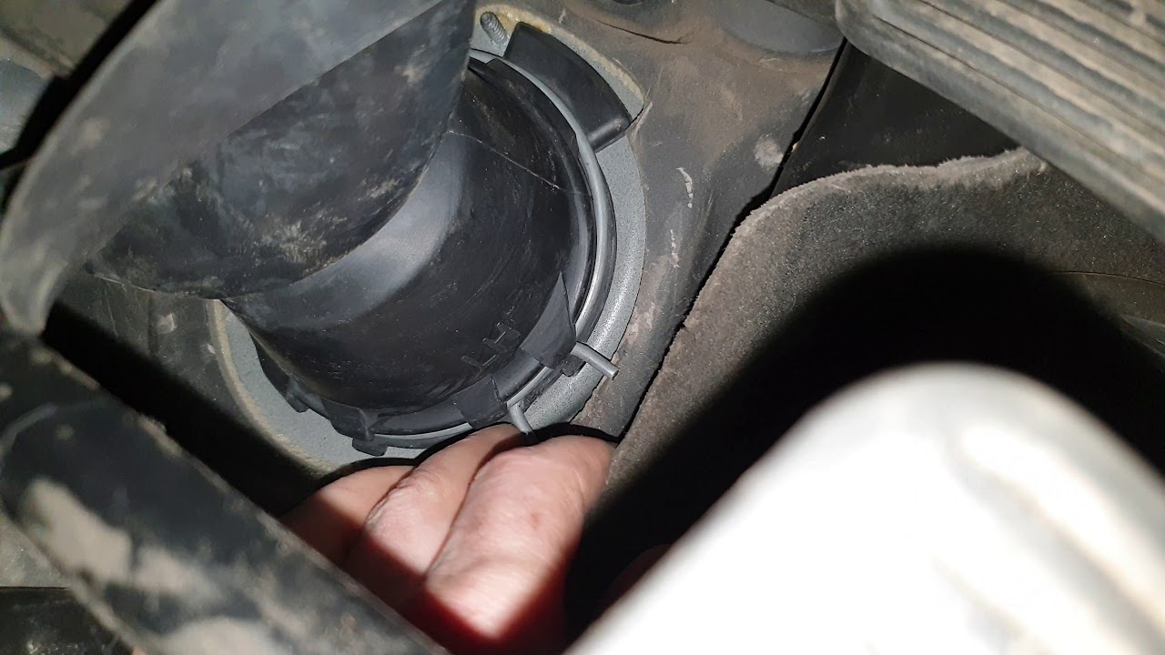 Люфт рулевого колеса вольво хс90. Снятие карданчика рулевого управления ...