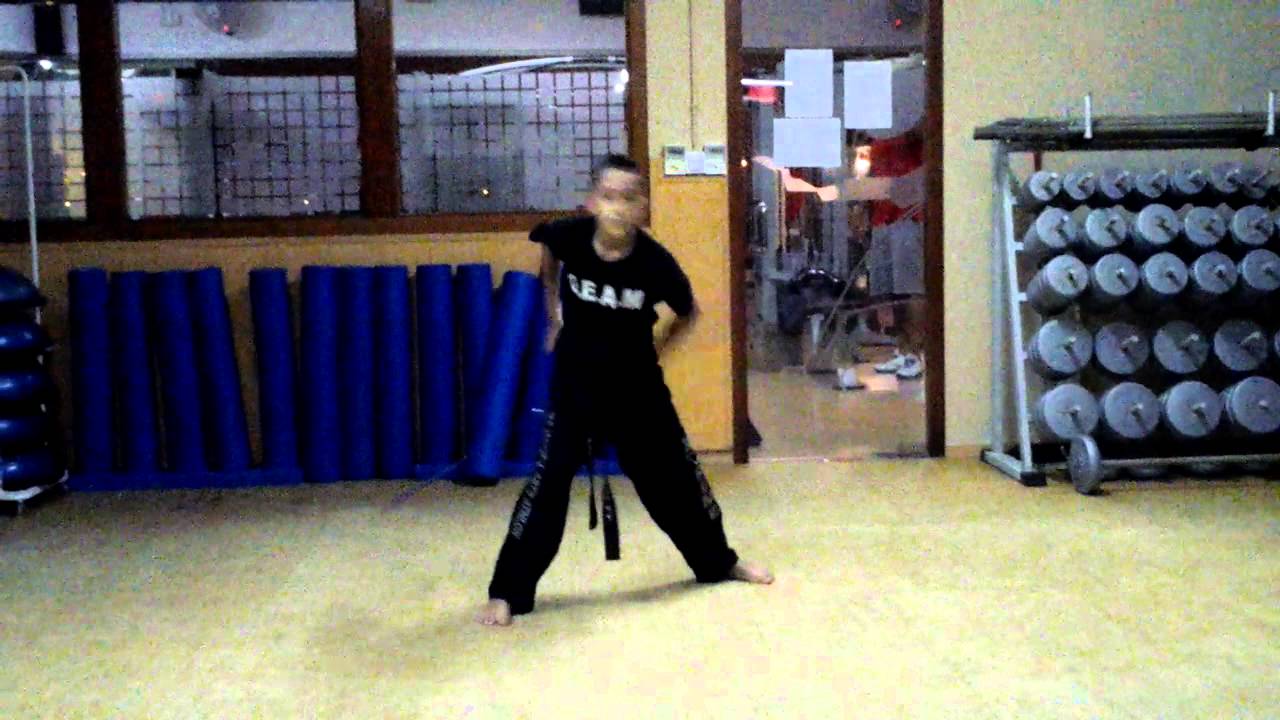 XMA EVOLUTION ADRIAN ATHLON boxwood wreath