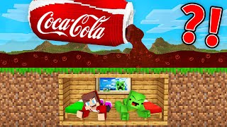 JJ and Mikey Bunker vs Coca Cola Flood in Minecraft (Maizen)
