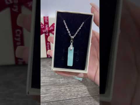 Натуральний камінь Амазоніт кулон прямокутної форми на шнурку у подарунковій коробочці, видео 3