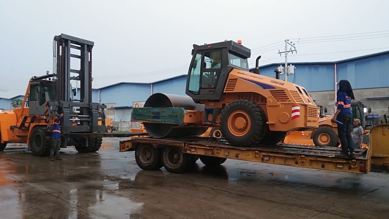 loading road roller using forklift.