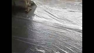 видео Стяжка пола современными материалами - пескобетоном М300 расход, время высыхания