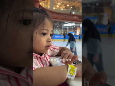LUCU LILY TEMENIN UNEY & ZAYN ICE SKATING.. PASTI BENTAR LAGI LILY JUGA PENGEN #babylily 🤭