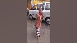 Lucu orang gila joget di pasar cipanas