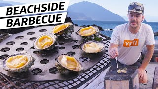 Шеф-повар Джейкоб Харт готовит барбекю из морских улиток на пляже — глубокое погружение