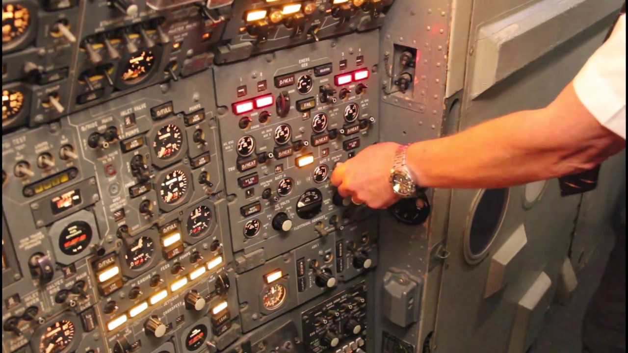 Concorde 101 G-AXDN   Nose lowering - behind the scenes