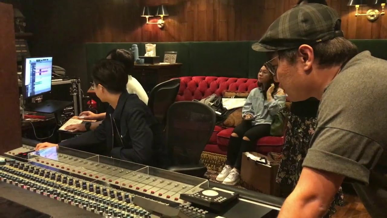 《影帝上身》張敬軒與同事為泳兒搞的驚喜生日會 (from泳兒Facebook)