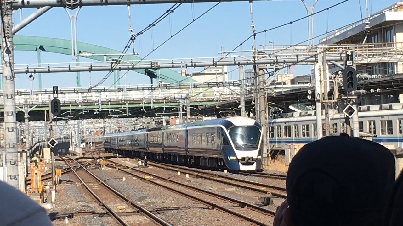 【東大宮出場回送】E261系ｸﾛSR02編成が大宮駅3番線に停車するシーン　