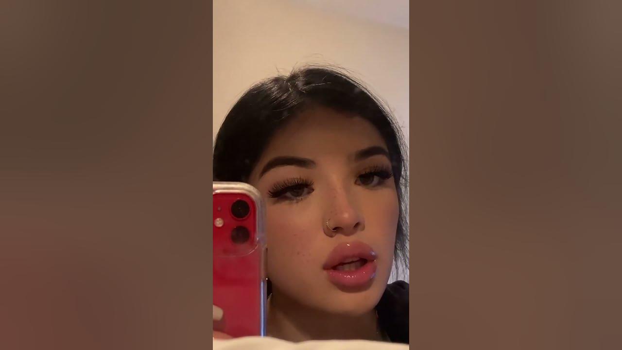  Mirror selfie with lip gloss#mirrorselfie #cutegirl #lipgloss #selfie ...