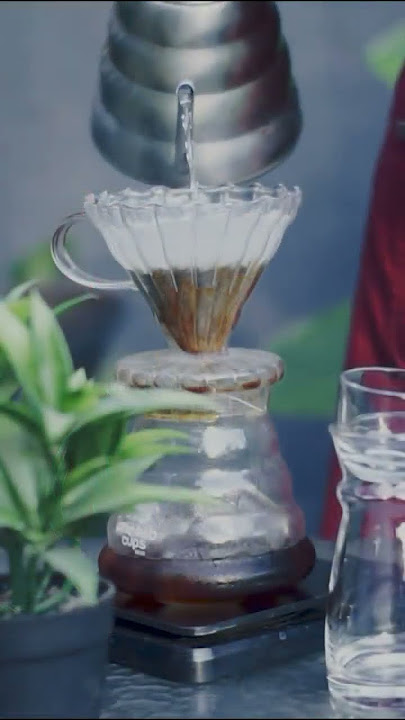Vietnam Drip Coffee di WARUNK 90-an yang cozy. #short #cafe #coffee #vlog
