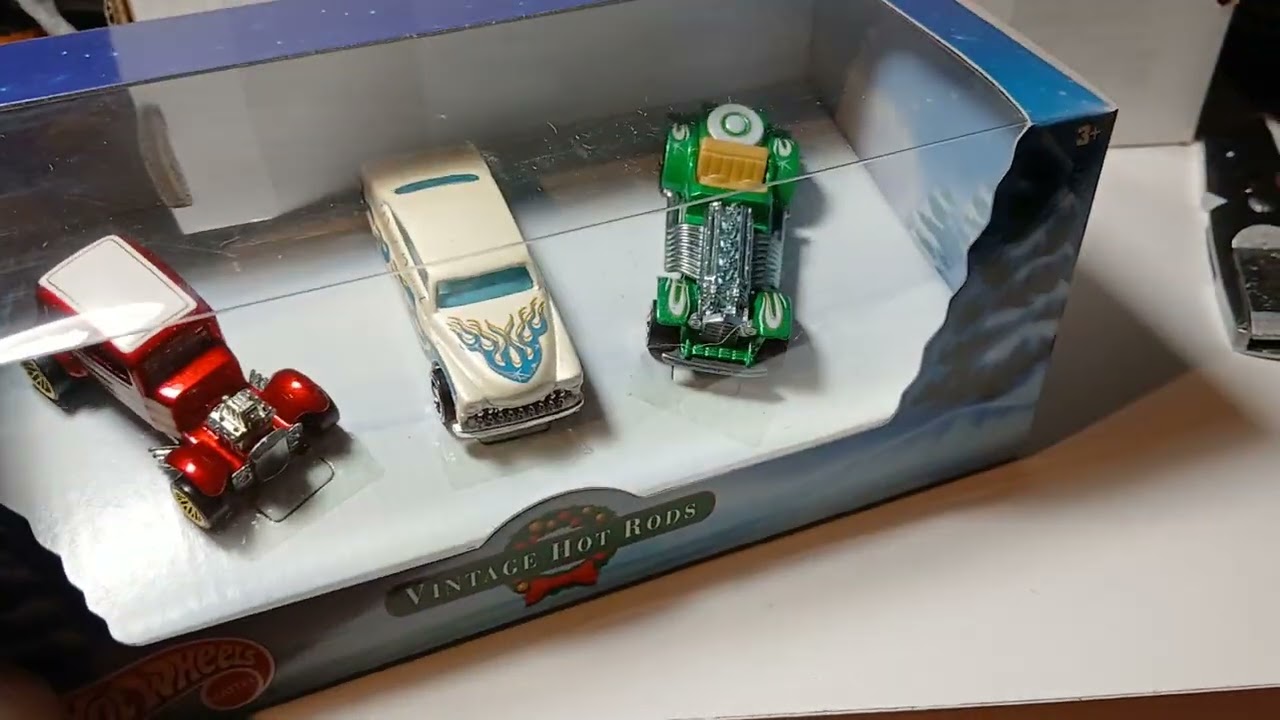Винтажные хот-роды Hotwheels из праздничной коллекции 2000 года.