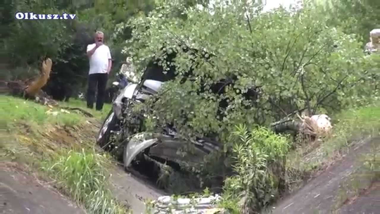 Olkusz - Pakuska, samochód zaparkował w rzece.
