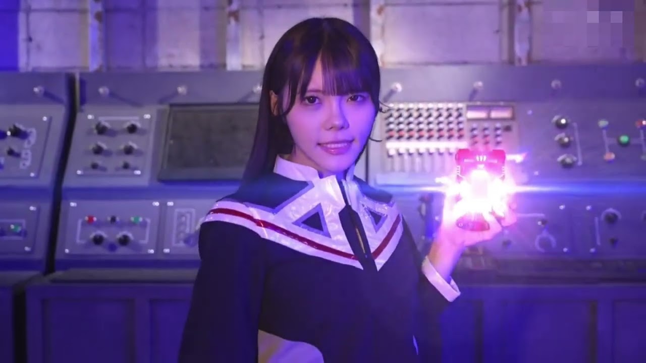 A super heroin trying to killed the villain but She lost her fight in villain 