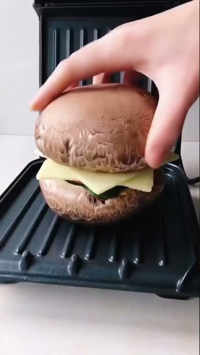 Have you ever tried mushroom burger before? #shorts #burger #food #foodblogger #burgertime