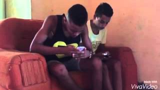 Quando A Vizinha Desliga O Wi-Fi-Os Primos