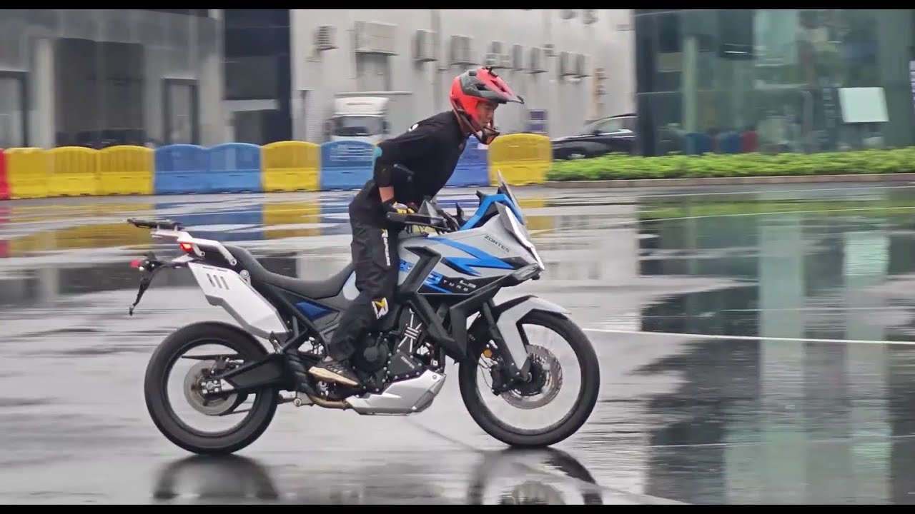 Amazing Zontes 703F ADV Gymkhana in Rain
