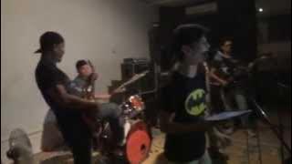 Mengerock sampai lebams